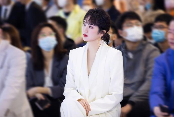 任正非小女儿姚安娜，回应争议！