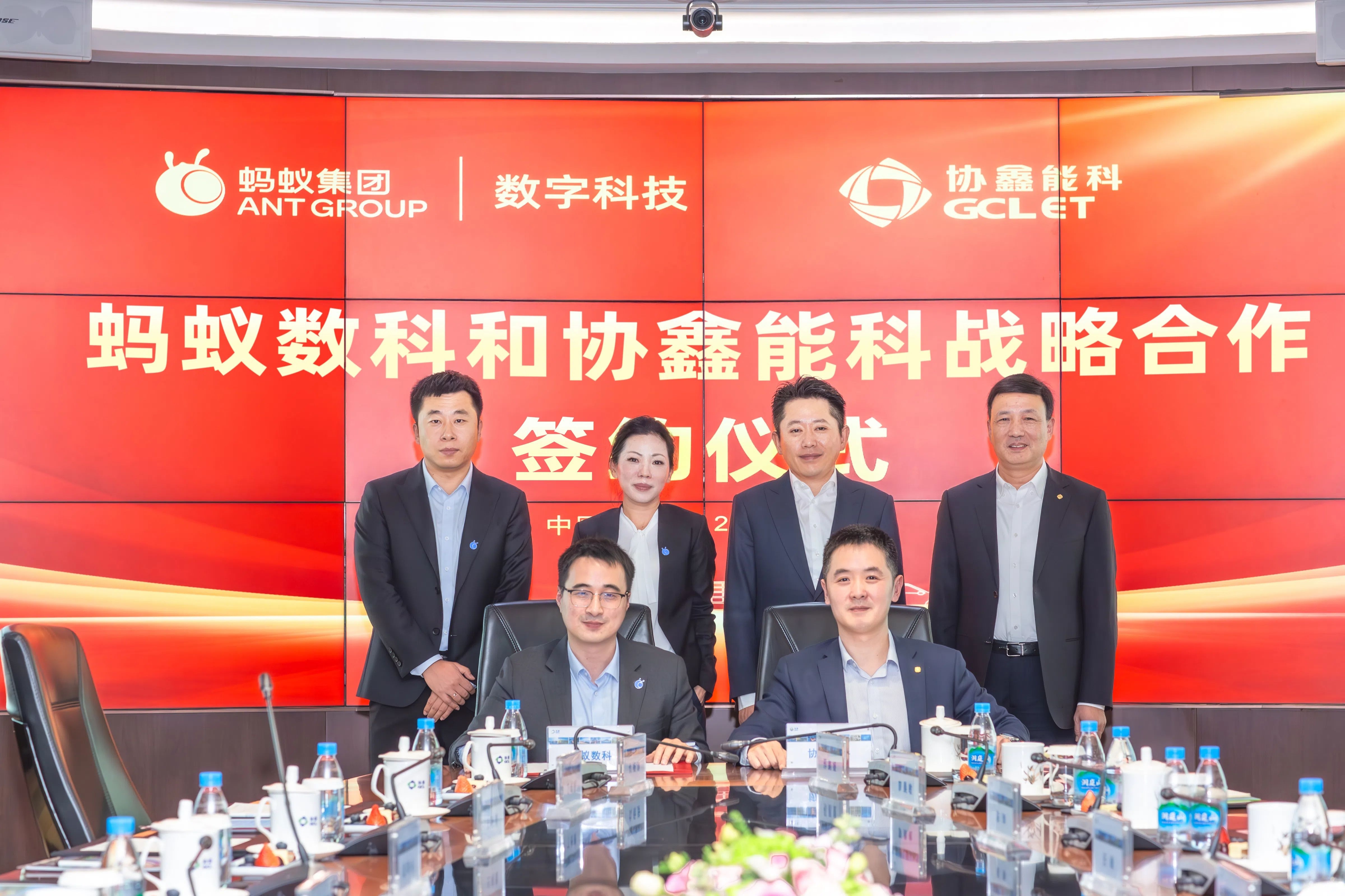 协鑫集成2024年营收超162亿元 组件出货量跻身行业前八
