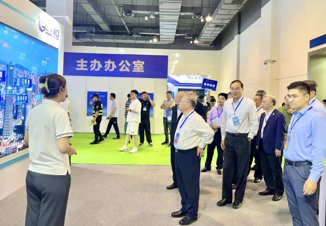 第三届国际港航物流暨多式联运展览会在沪举行